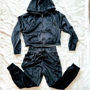 VICTORIA’S SECRET VELOUR RHINESTONE CROPPED HOODIE & PANTS SET - Black -Size med